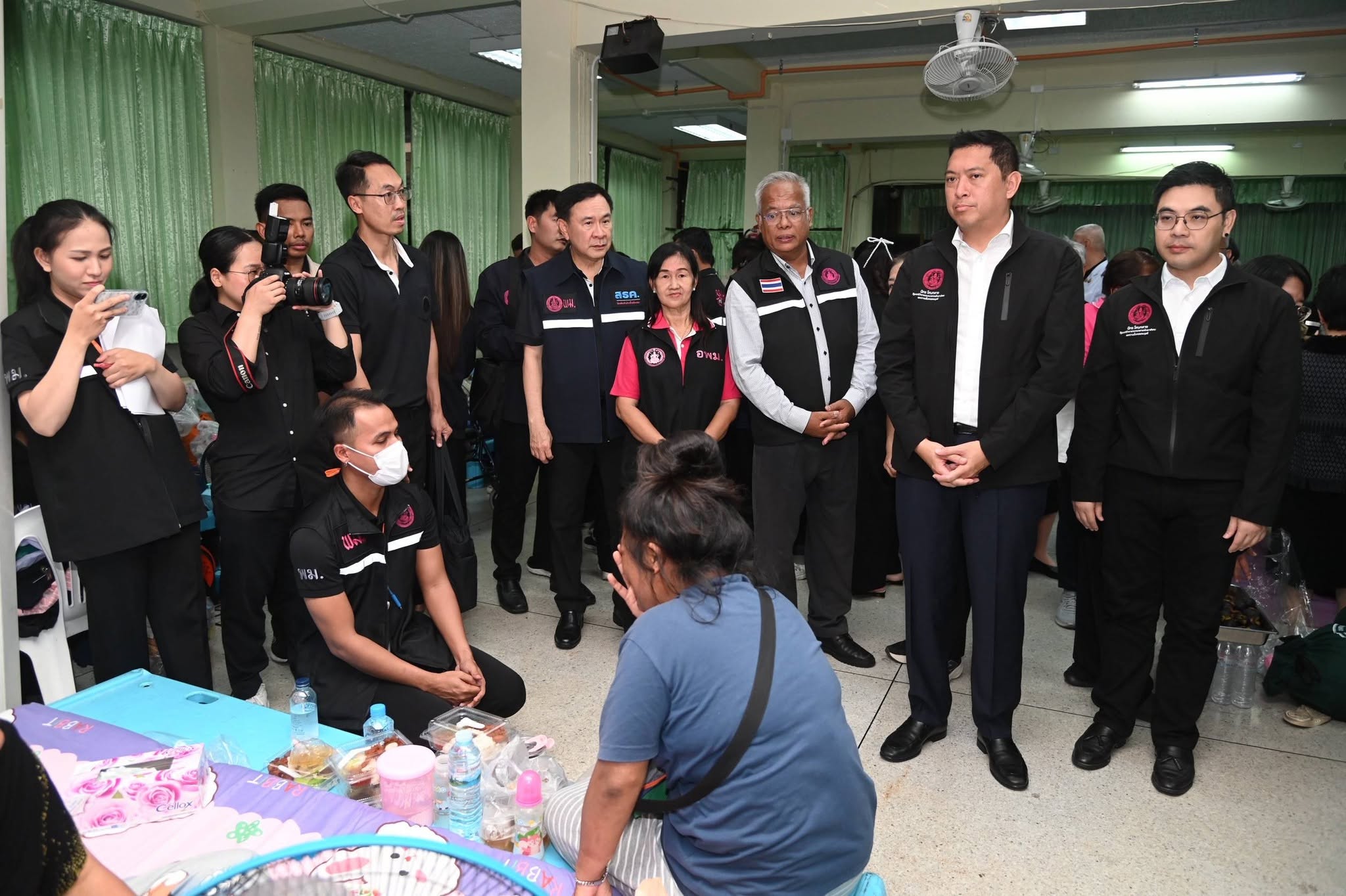 สธค. ร่วมลงพื้นที่ช่วยเหลือผู้ประสบเหตุเพลิงไหม้ชุมชนริมคลองนางหงษ์ เร่งบรรเทาความเดือดร้อนประชาชน