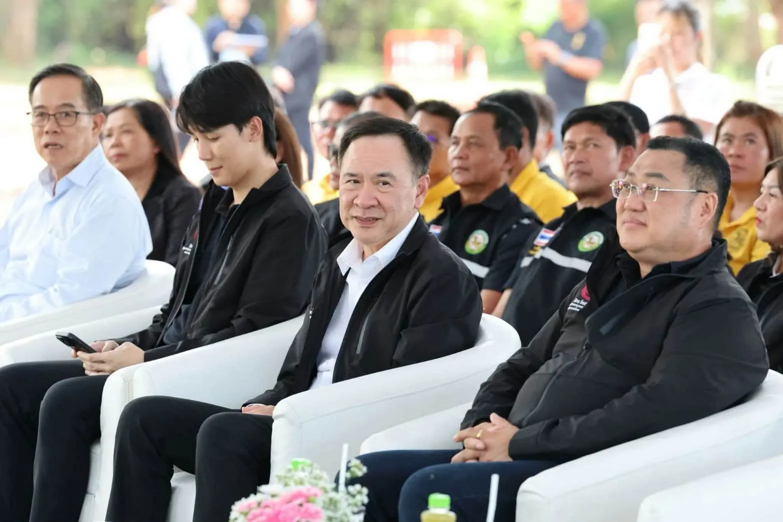 นายนิกร โสมกลาง รัฐมนตรีว่าการกระทรวงการพัฒนาสังคมและความมั่นคงของมนุษย์ เป็นประธานในพิธีเปิดกิจกรรมปลูกต้นไม้อนุรักษ์ทรัพยากรธรรมชาติ ภายใต้ “โครงการสร้างความเข้มแข็งให้เศรษฐกิจชุมชน ปลูกป่าอนุรักษ์พื้นที่สีเขียวร่วมกับพันธมิตร” ณ บริเวณพื้นที่นิคมสร้าง ตนเองพิมาย อำเภอพิมาย จังหวัดนครราชสีมา
