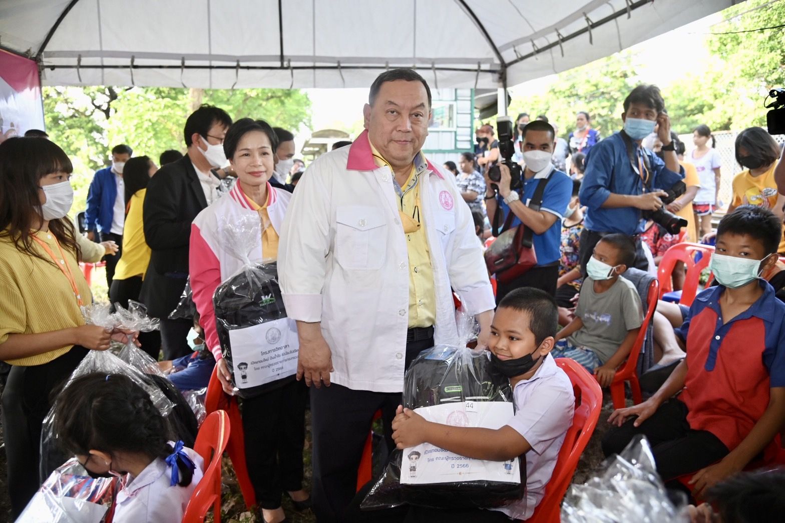 โครงการ “เปิดเทอมใหม่ ปันน้ำใจส่งน้องไปเรียน (Back - to - School)”