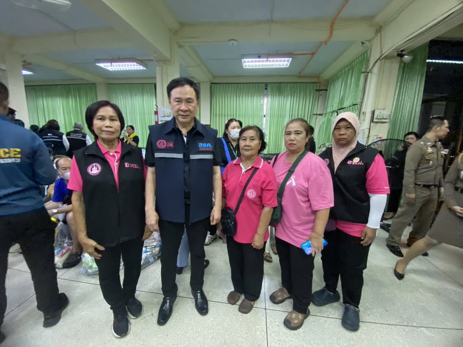 สธค. ร่วมลงพื้นที่ช่วยเหลือผู้ประสบเหตุเพลิงไหม้ชุมชนริมคลองนางหงษ์ เร่งบรรเทาความเดือดร้อนประชาชน