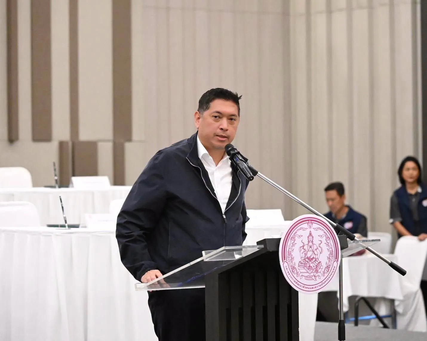 นายนิกร โสมกลาง รัฐมนตรีว่าการกระทรวงการพัฒนาสังคมและความมั่นคงของมนุษย์ (รมว.พม.) เป็นประธานเปิดโครงการบูรณาการความร่วมมือเพื่อพัฒนาระบบการคุ้มครองคนไร้ที่พึ่ง คนขอทาน และผู้แสดงความสามารถ และการลงนามบันทึกข้อตกลงความร่วมมือ (MOU) ในการพัฒนาระบบคุ้มครองคนไร้ที่พึ่ง